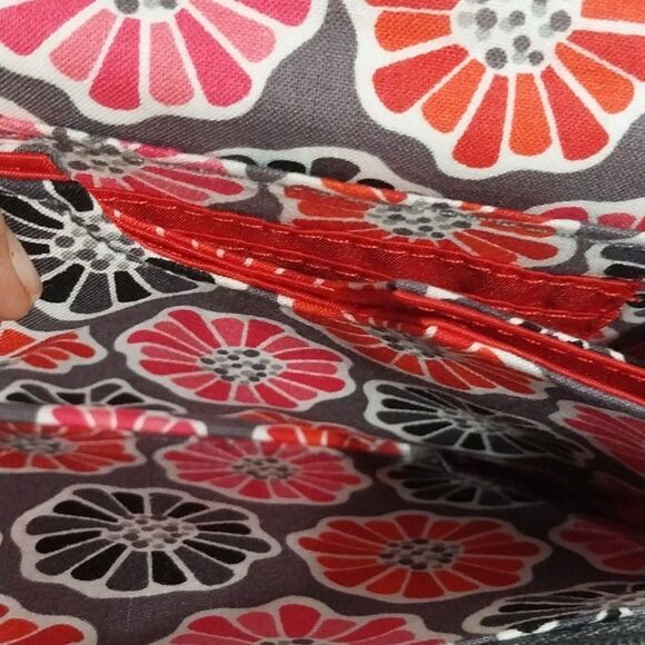 VERA BRADLEY Floral WRISTLET  and Free Quilted Women's Cosmetic Case.  EUC - Picture 9 of 11